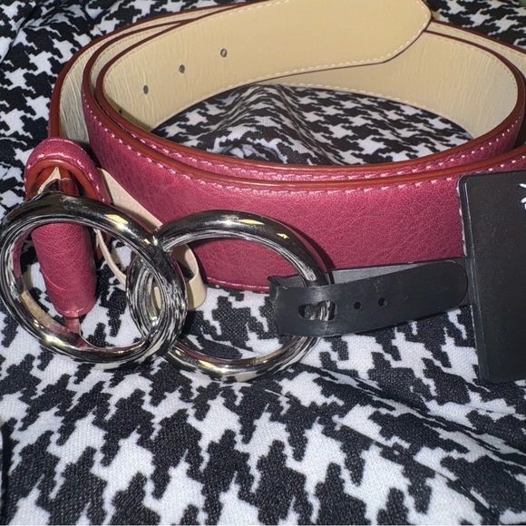 Ashley Stewart Red and‎ Silver 2X Belt - Picture 1 of 9
